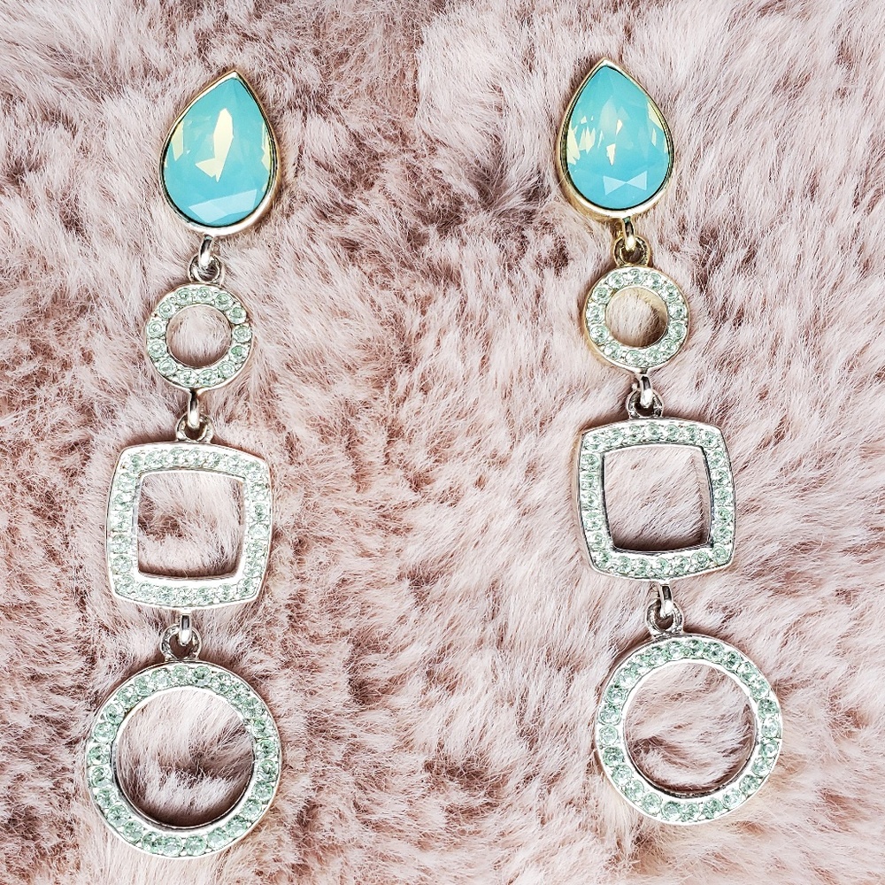 ♻️DONATED ♻️ 💄TAKE IT SALE💋🥂MMCrystal  tear drop earrings